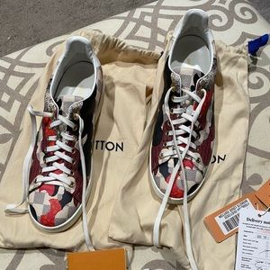 Louis Vuitton sneakers size 40